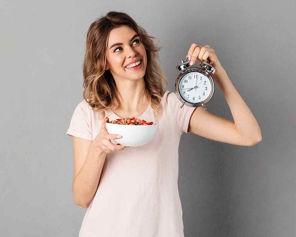 Chica sana ayuno intermitente