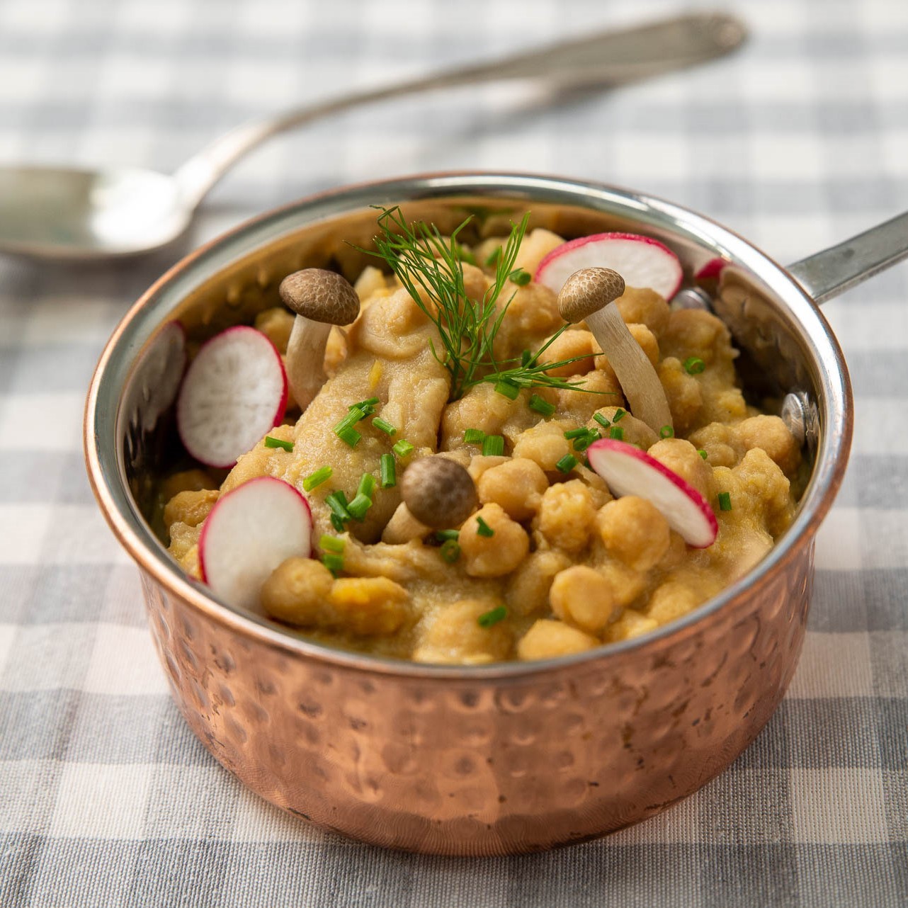 Garbanzos con setas de temporada